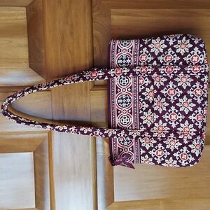 * Vera Bradley Burgundy Molly Medallion S/M Bag, Zipper Closure, Clean, Like New